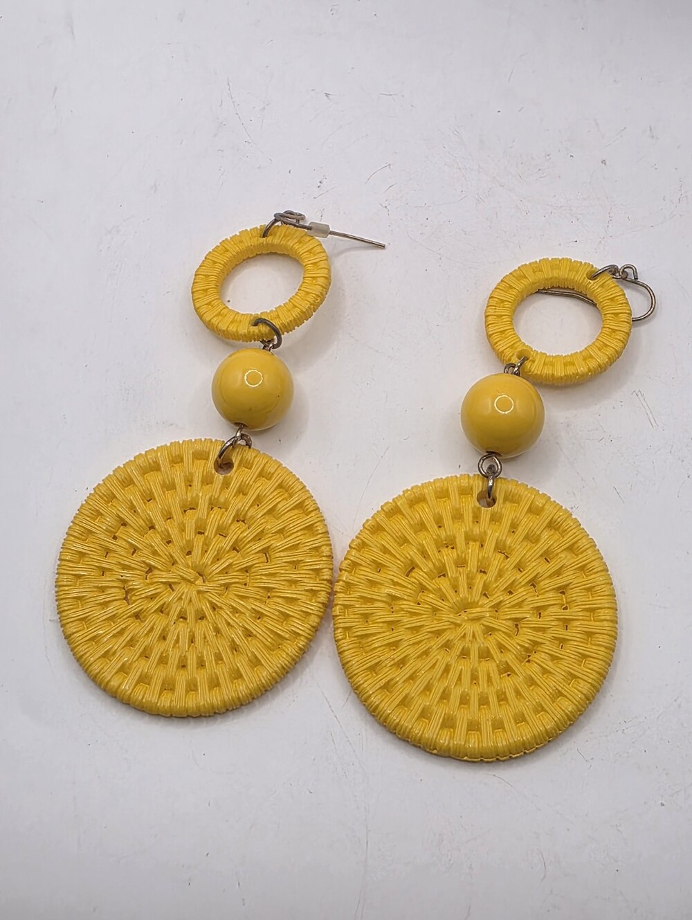 Vintage 80s Yellow Woven Raffia Rattan Circle Drop Earrings Pierced Statement